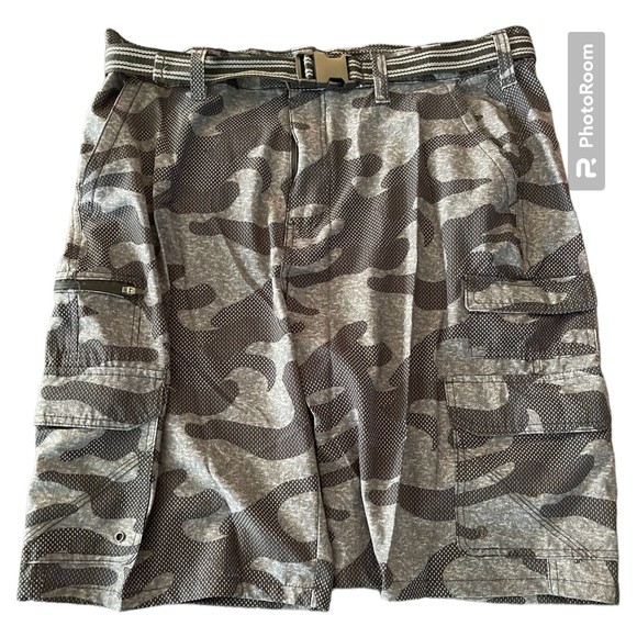 Iron Co  Belted Stretch Performance Hybrid Cargo Shorts  Gray  Camo  Size 38 - Picture 1 of 7